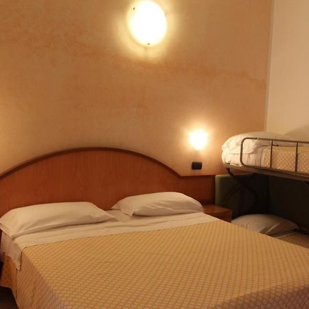 Hotel Adele Bellaria-Igea Marina Buitenkant foto