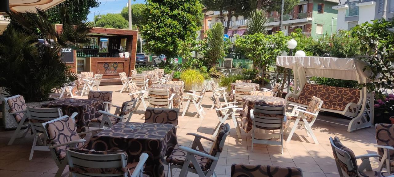 Hotel Adele Bellaria-Igea Marina Buitenkant foto