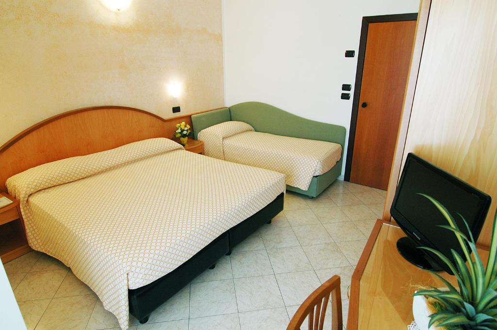 Hotel Adele Bellaria-Igea Marina Buitenkant foto