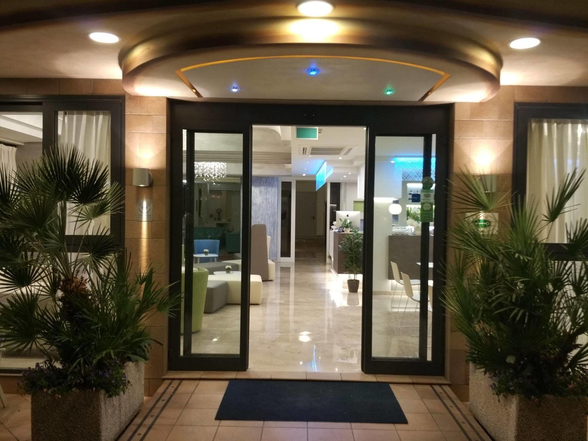 Hotel Adele Bellaria-Igea Marina Buitenkant foto
