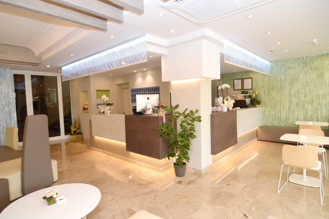 Hotel Adele Bellaria-Igea Marina Buitenkant foto