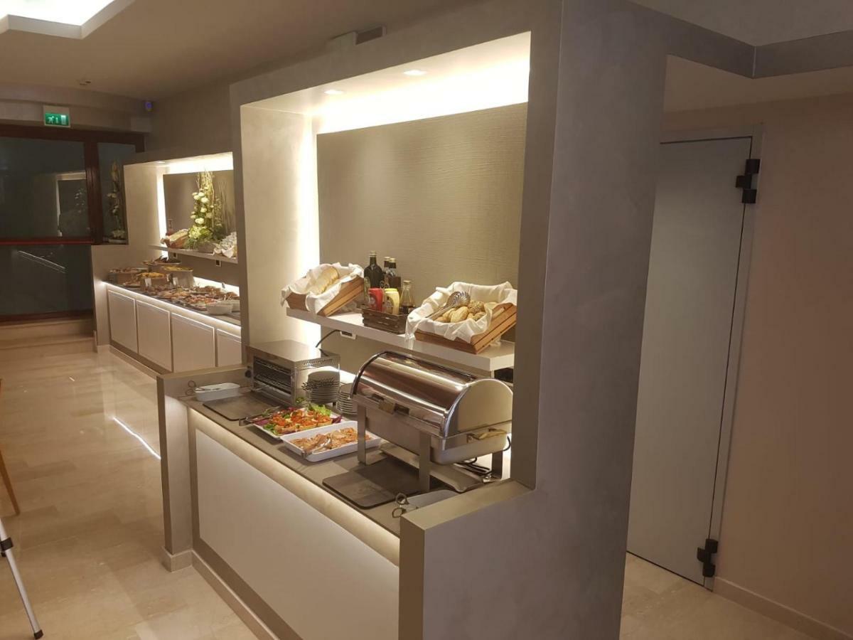 Hotel Adele Bellaria-Igea Marina Buitenkant foto