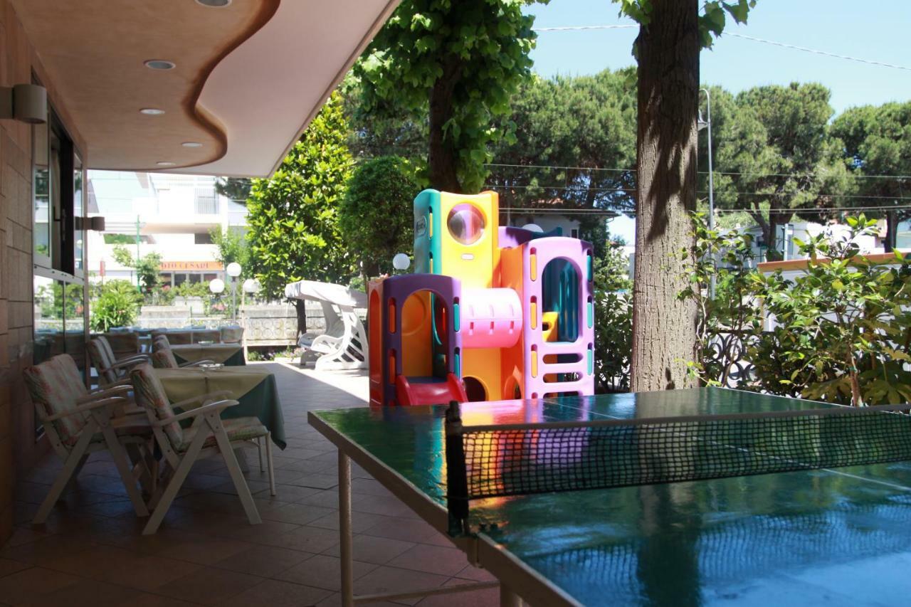 Hotel Adele Bellaria-Igea Marina Buitenkant foto