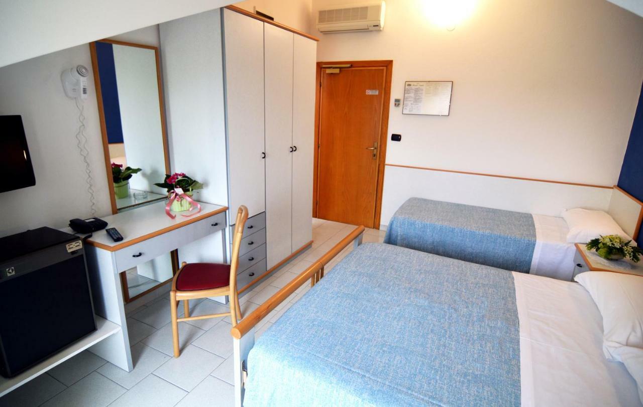 Hotel Adele Bellaria-Igea Marina Buitenkant foto