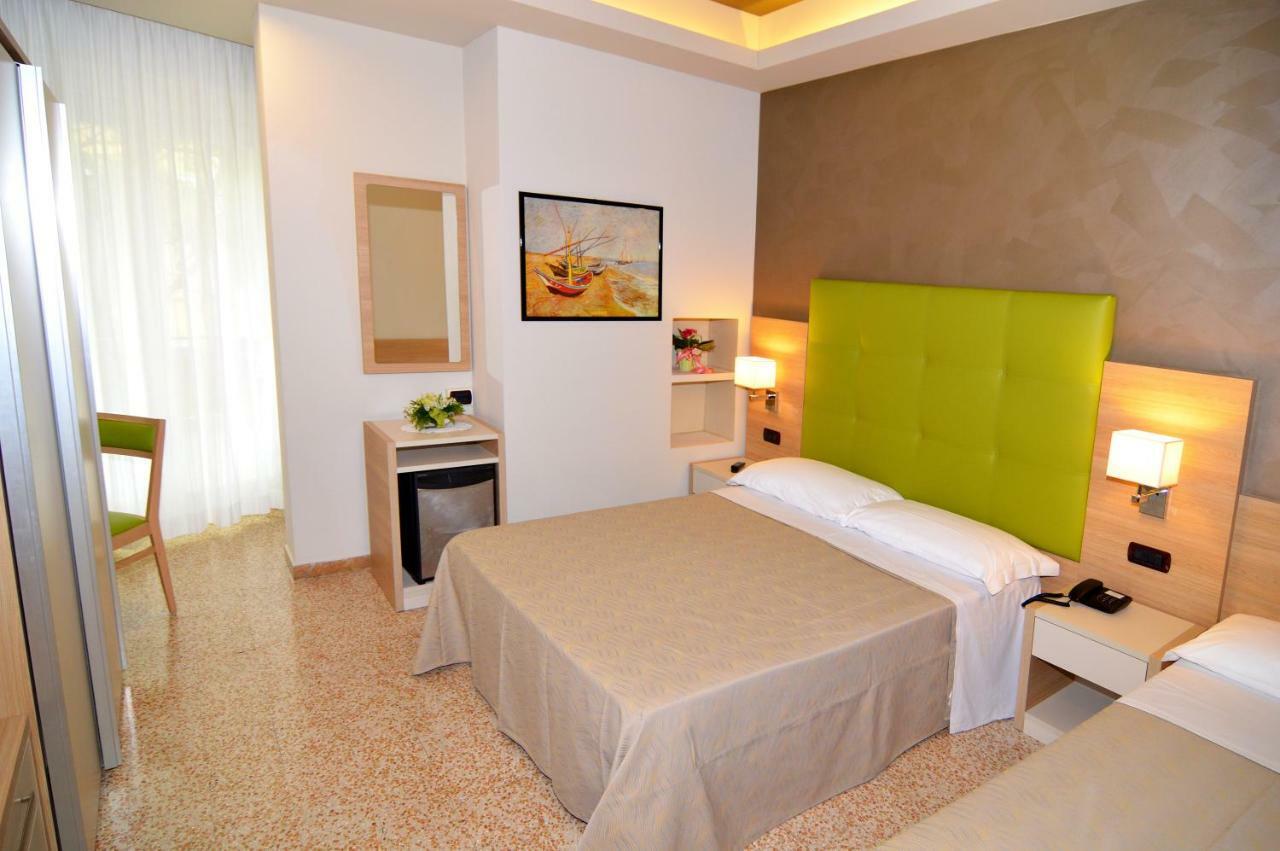 Hotel Adele Bellaria-Igea Marina Buitenkant foto