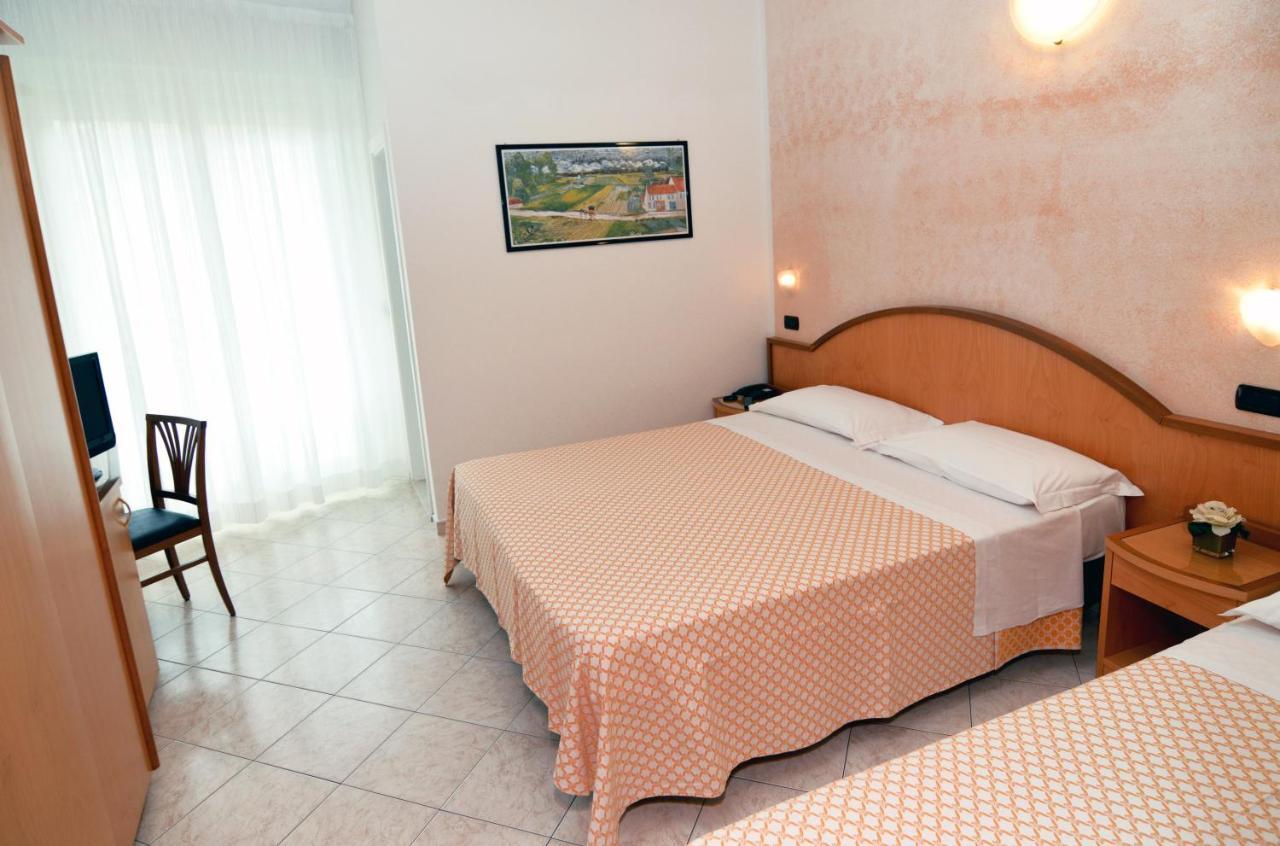 Hotel Adele Bellaria-Igea Marina Buitenkant foto