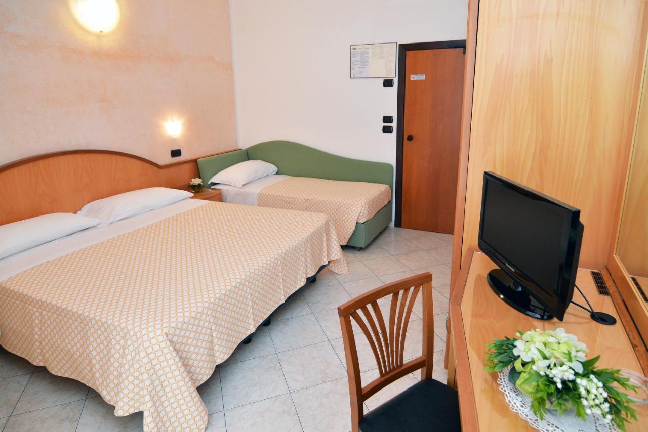 Hotel Adele Bellaria-Igea Marina Buitenkant foto